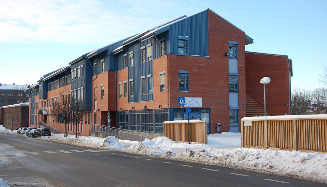 Jordal skole, etablert i 1999, ligger i Strømsveien på Vålerenga i bydel Gamle Oslo i Oslo. Jordal skole, etablert i 1999, ligger i Strømsveien på Vålerenga i bydel Gamle Oslo i Oslo.