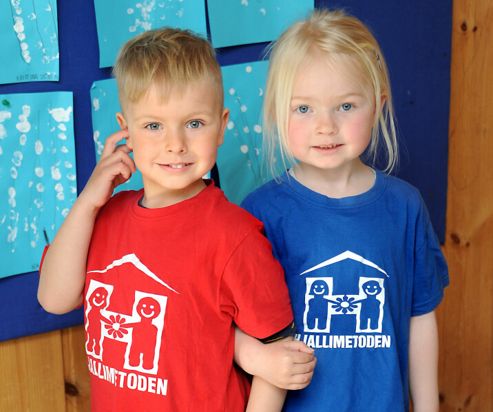 Bakken barnehage i Skien er den eneste barnehagen i Norge der gutter og jenter, som Aras Norvillas og Mathilde Stubberød-Nilsen, går på hver sin avdeling.