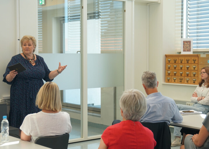 Melby på første benk da Solberg snakket om fraværsgrensen.