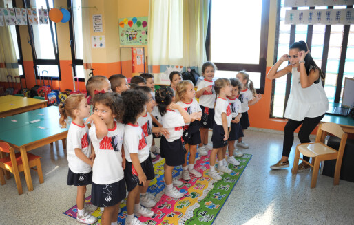 Victoria (4) lærer fire språk i barnehagen