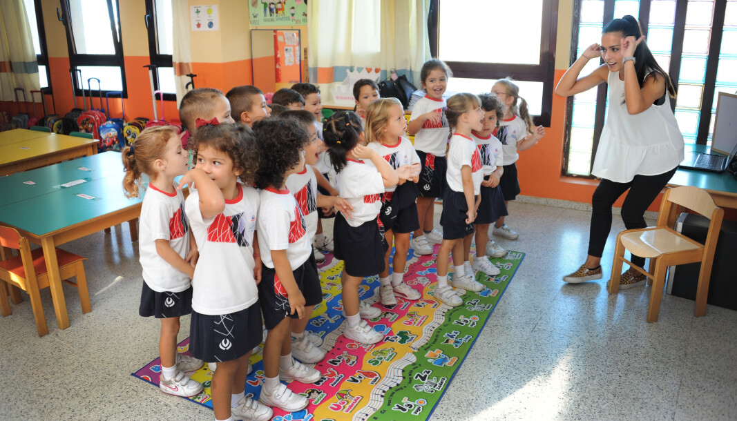 Norske Victoria Nymo Heltzen går i en klasse med spanske, kinesiske, engelske og nederlandske barn i barnehagen Colegio Arenas Sur på Gran Canaria. Her har barna engelskundervisning med lærer Joanne Doublett. Norske Victoria Nymo Heltzen går i en klasse med spanske, kinesiske, engelske og nederlandske barn i barnehagen Colegio Arenas Sur på Gran Canaria. Her har barna engelskundervisning med lærer Joanne Doublett.