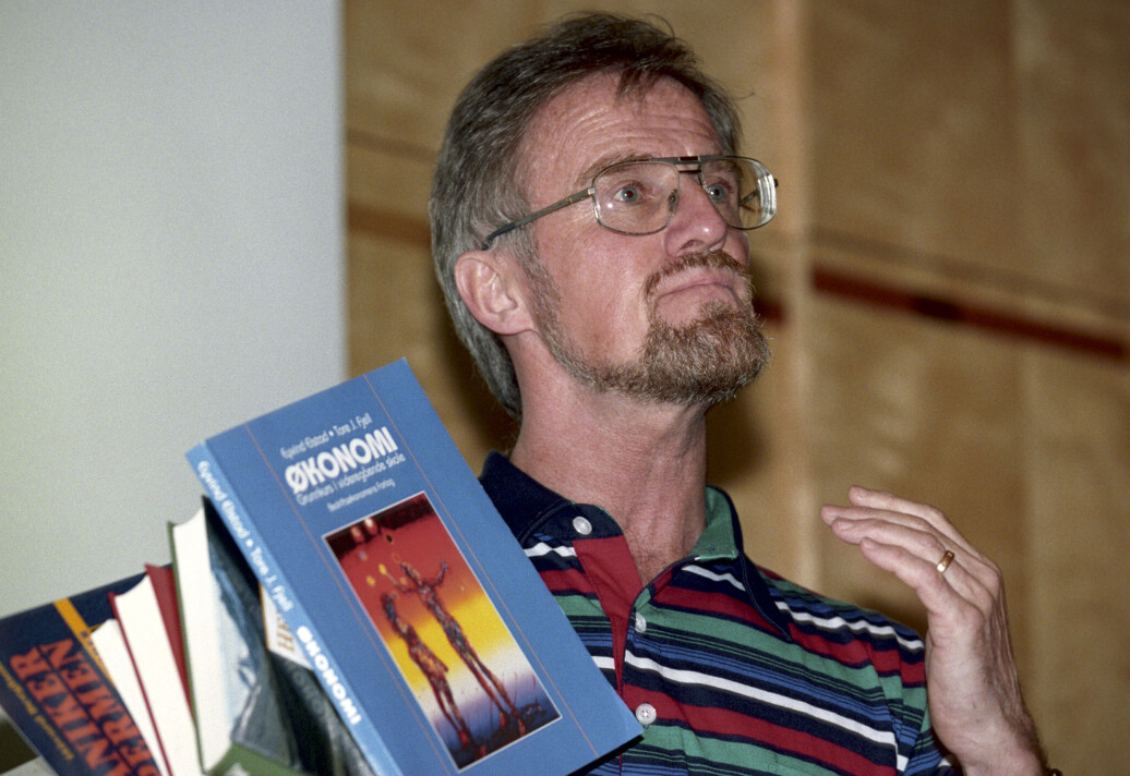 Gudmund Hernes på pressekonferanse om Reform 94. Gudmund Hernes på pressekonferanse om Reform 94.