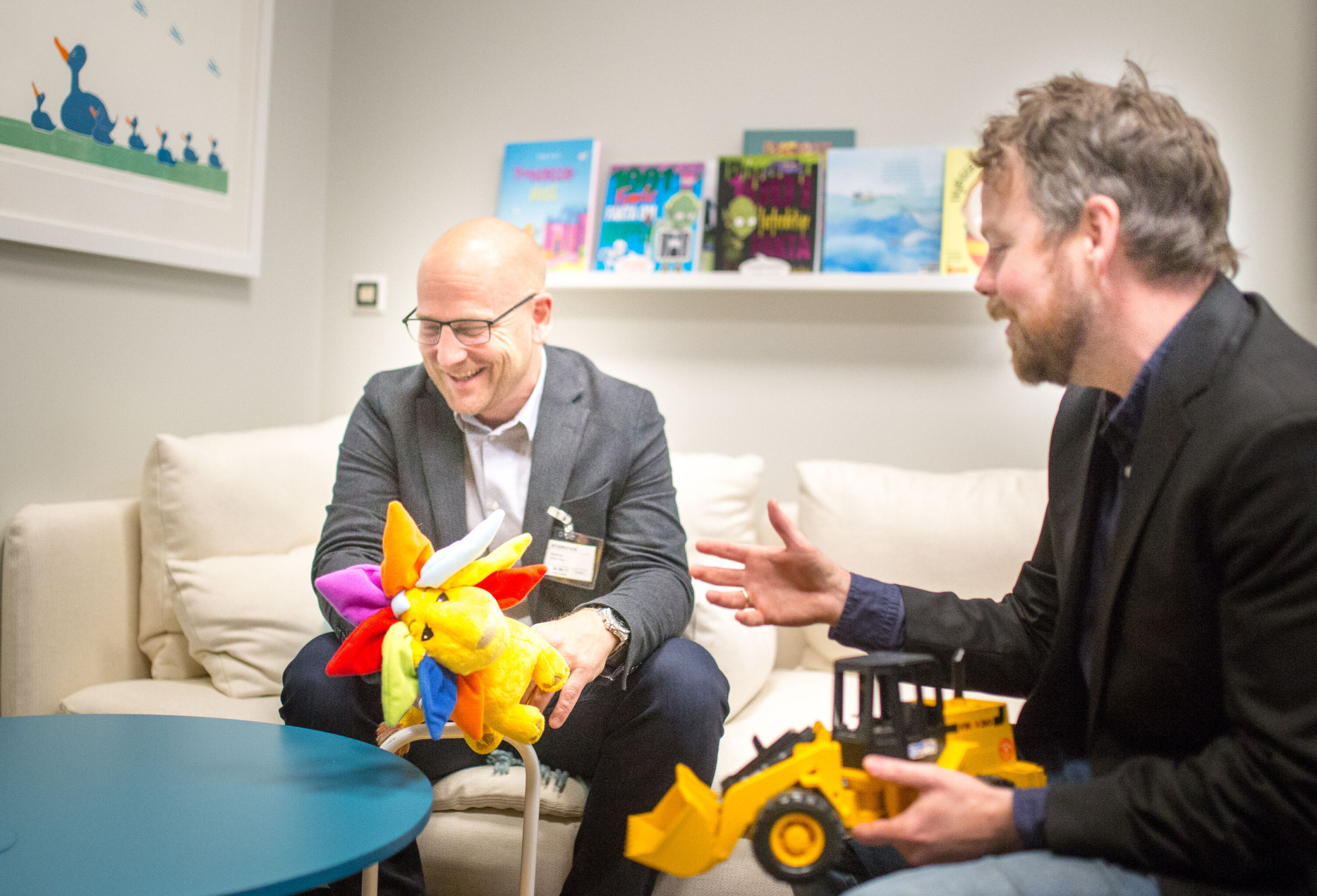 Utdanningsforbundets leder Steffen Handal (t.v) og Torbjørn Røe Isaksen i 2017. Først snakket de om barnehagelærernes rolle. Og så kanskje om noe annet? .