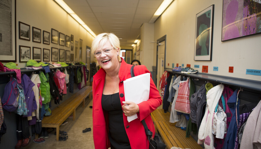 Halvorsen under lanseringen av Dembra-programmet på Uranienskole skole i Oslo. Halvorsen under lanseringen av Dembra-programmet på Uranienskole skole i Oslo.