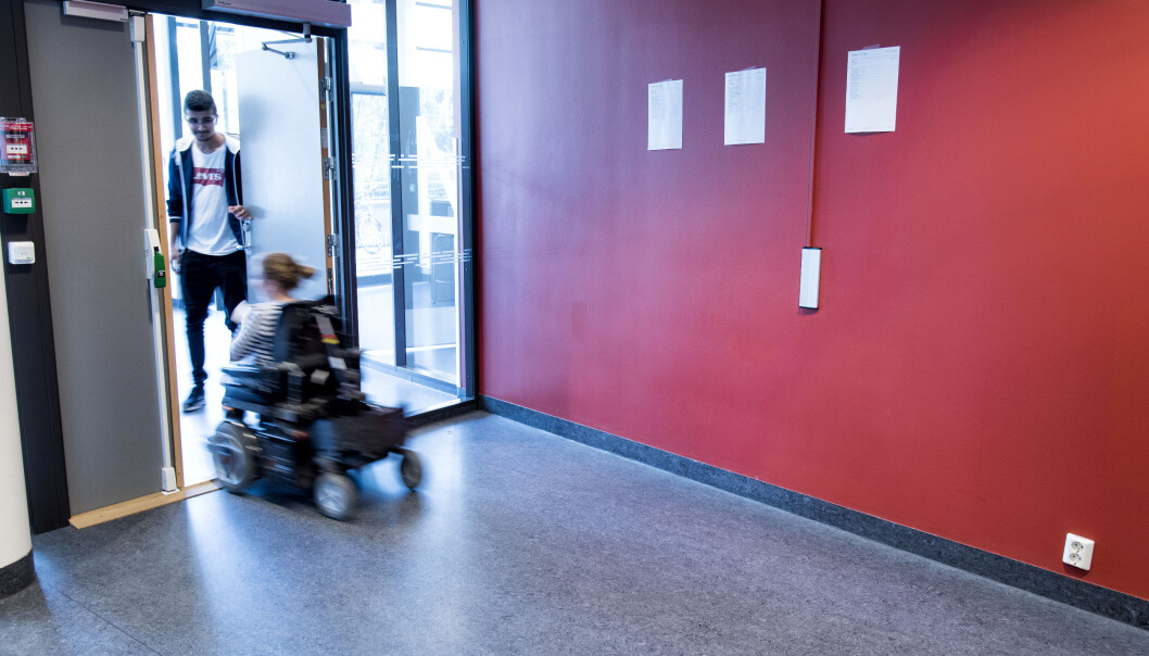 Funksjonshemmedes organisasjoner mener elever med funksjonsnedsettelser er oversett av Lied-utvalget. Bildet er fra Nydalen videregående skole, som faktisk er universelt utformet. Funksjonshemmedes organisasjoner mener elever med funksjonsnedsettelser er oversett av Lied-utvalget. Bildet er fra Nydalen videregående skole, som faktisk er universelt utformet.