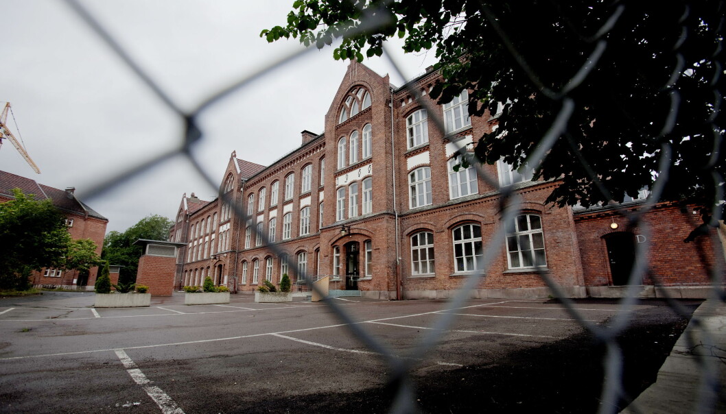 Foss videregående skole på Grünerløkka i Oslo. Foss videregående skole på Grünerløkka i Oslo.