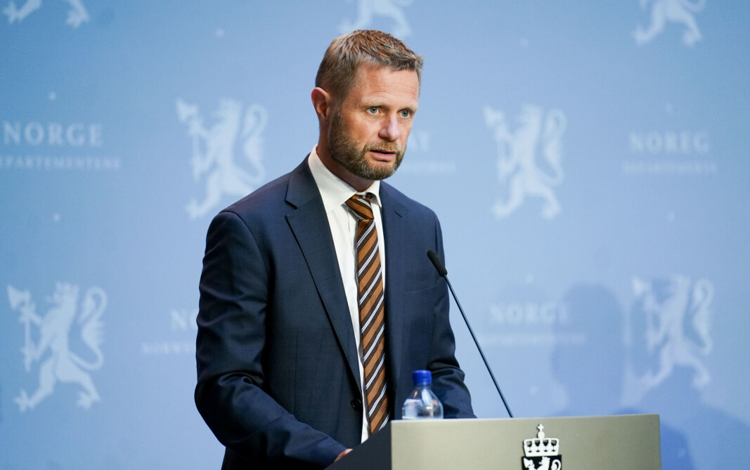 Oslo 20200811.
Helse- og omsorgsminister Bent Hie under en pressekonferanse om koronasituasjonen i Marmohallen i Oslo tirsdag. Oslo 20200811.
Helse- og omsorgsminister Bent Hie under en pressekonferanse om koronasituasjonen i Marmohallen i Oslo tirsdag.