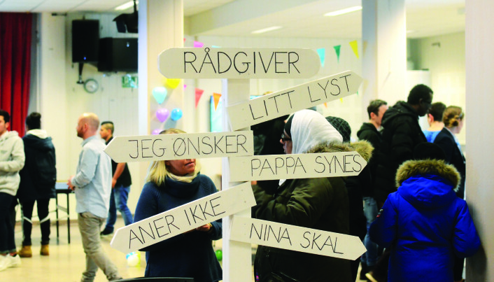 Rådgivere hadde stand ved alle skolene Utdanning var innom. Her er skiltet til rådgiverne på Hellerud videregående skole. Rådgivere hadde stand ved alle skolene Utdanning var innom. Her er skiltet til rådgiverne på Hellerud videregående skole.