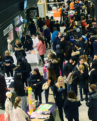 Stor tilstrømning da Kuben yrkesarena arrangerte åpen dag. Ledelsen ved skolen hadde beregnet at om lag 2000 potensielle søkere skulle komme innom denne kvelden i januar. Stor tilstrømning da Kuben yrkesarena arrangerte åpen dag. Ledelsen ved skolen hadde beregnet at om lag 2000 potensielle søkere skulle komme innom denne kvelden i januar.