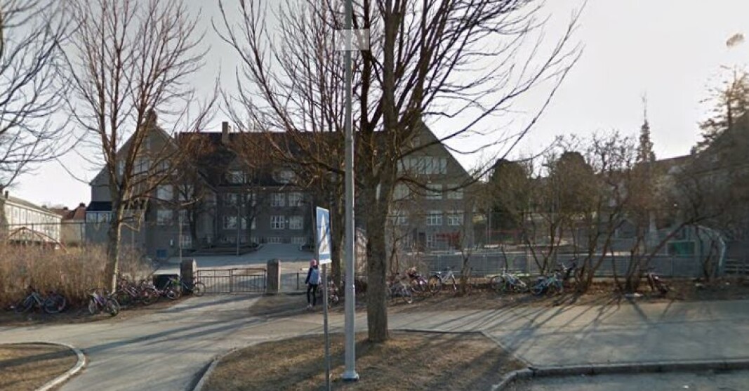 Alle elever og ansatte ved Singsaker skoler i Trondheim, samt deres husstandsmedlemmer er satt i karantene etter to påviste tilfeller av mutert virus ved skolen. Alle elever og ansatte ved Singsaker skoler i Trondheim, samt deres husstandsmedlemmer er satt i karantene etter to påviste tilfeller av mutert virus ved skolen.
