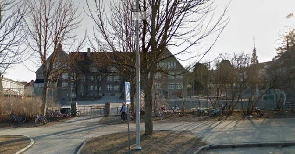 Alle elever og ansatte ved Singsaker skoler i Trondheim, samt deres husstandsmedlemmer er satt i karantene etter to påviste tilfeller av mutert virus ved skolen.