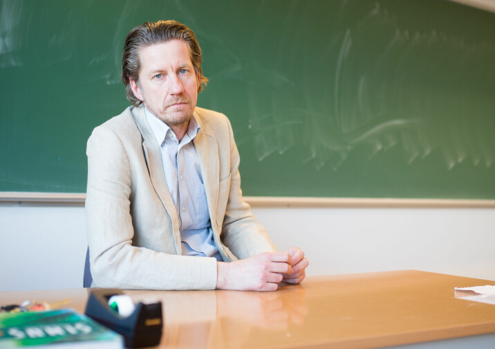 Åge Hvitstein, klubbleder for Utdanningsforbundet ved Sandefjord videregående, mener sentralstyret i forbundet bommer grovt med sine avgjørelser i lønnsforhandlingene.