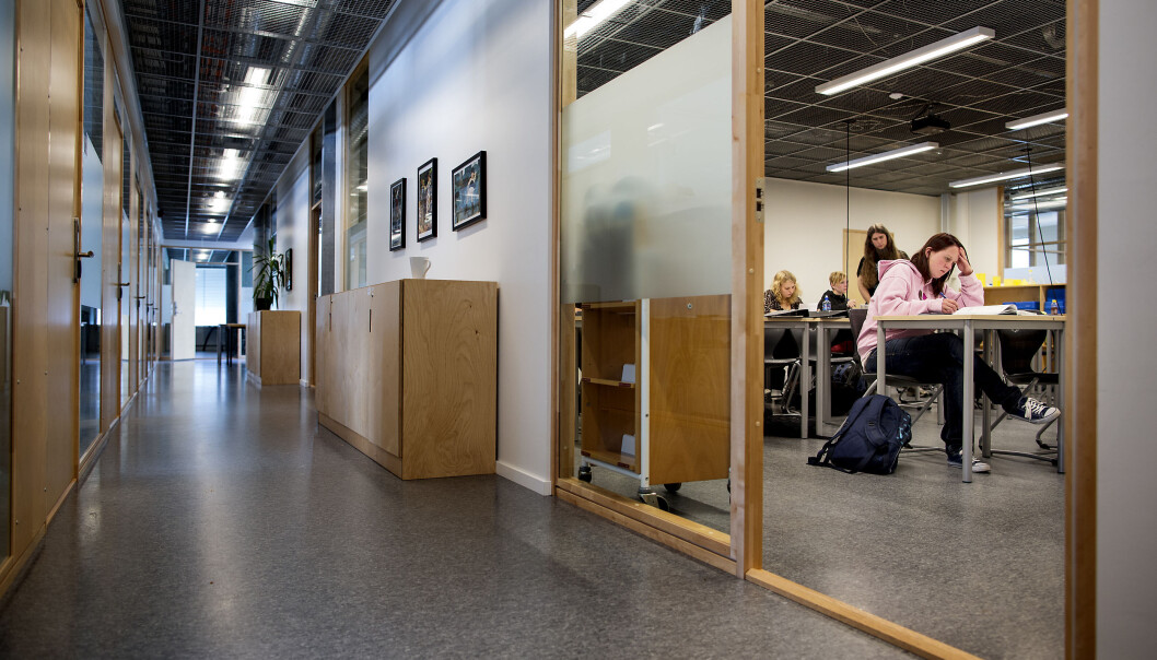 Har vi egentlig eksamen i grunnskolen, eller er dette en pompøs betegnelse på en avsluttende prøve, spør Arne O. Walbye. Har vi egentlig eksamen i grunnskolen, eller er dette en pompøs betegnelse på en avsluttende prøve, spør Arne O. Walbye.