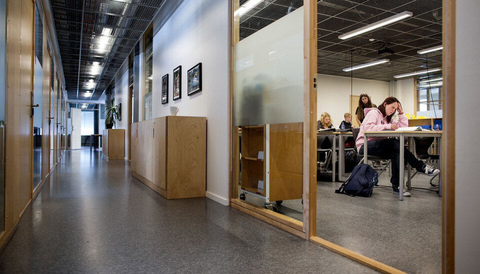 Har vi egentlig eksamen i grunnskolen, eller er dette en pompøs betegnelse på en avsluttende prøve, spør Arne O. Walbye.