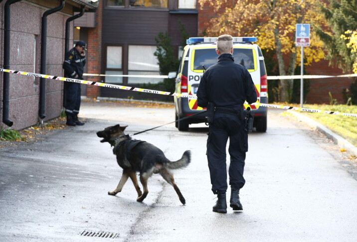 Retten mener de tiltalte etter voldhendelsen ved Stovner videregående i Oslo i fjor høst handlet i nødverge. Retten mener de tiltalte etter voldhendelsen ved Stovner videregående i Oslo i fjor høst handlet i nødverge.