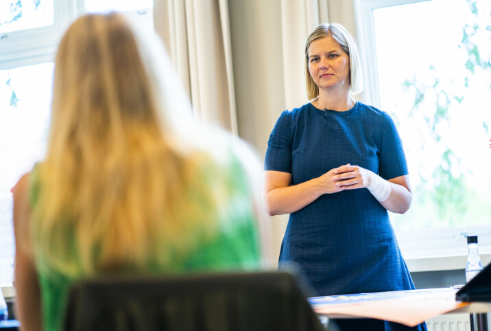 Kunnskapsminister Guri Melby (V) gjev Utdanningsdirektoratet oppdraget med å rydde i lærarstatistikken. Kunnskapsminister Guri Melby (V) gjev Utdanningsdirektoratet oppdraget med å rydde i lærarstatistikken.