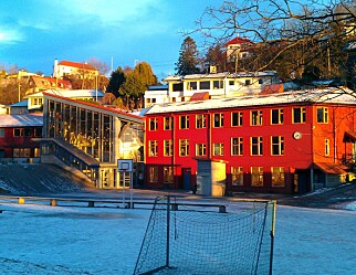Skoleklasser i karantene etter at ansatt på steinerskole i Bergen har fått påvist covid-19