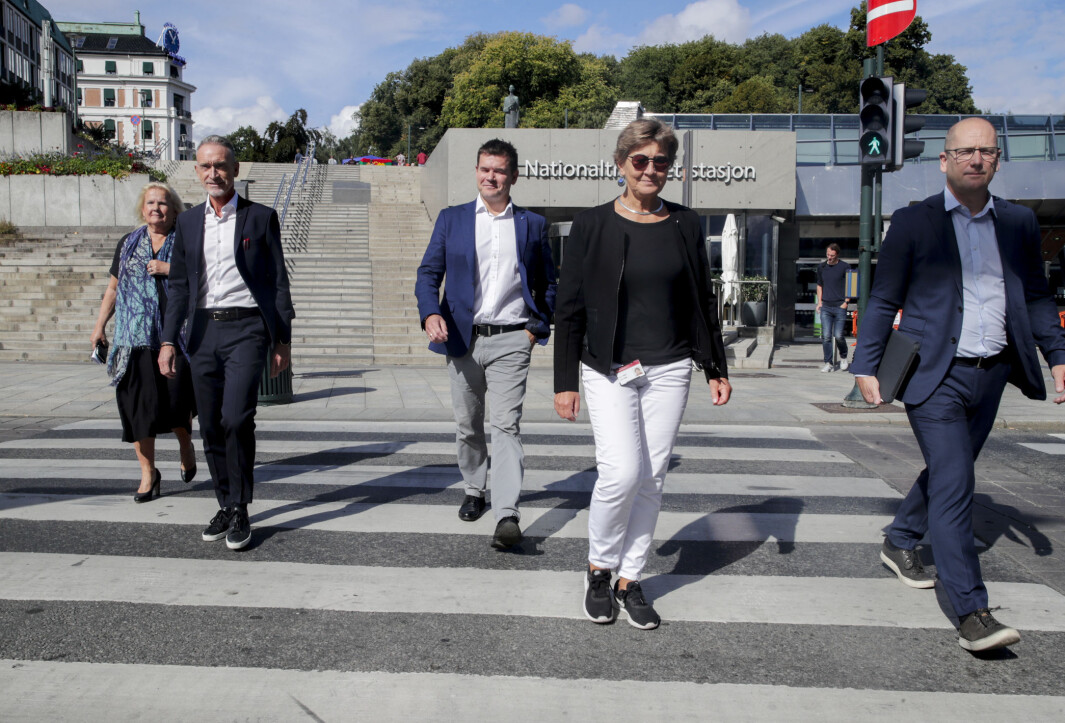 Fra v. Lizzie Ruud Thorkildsen YS, Tor Arne Gangsø KS, Jan Olav Birkenhagen Akademikerne Kommune, Mette Nord Fagforbundet og Steffen Handal Utdanningsforbundet, på vei til starten av hovedtariffoppgjøret 2020 i kommunal sektor. Fra v. Lizzie Ruud Thorkildsen YS, Tor Arne Gangsø KS, Jan Olav Birkenhagen Akademikerne Kommune, Mette Nord Fagforbundet og Steffen Handal Utdanningsforbundet, på vei til starten av hovedtariffoppgjøret 2020 i kommunal sektor.