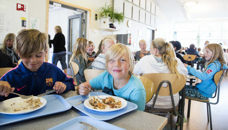 Svenske skolebarn får mat på skolen hver dag.