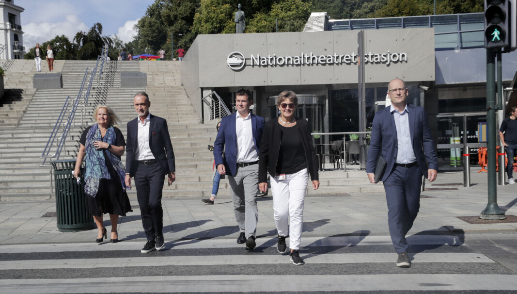 Fra v. Lizzie Ruud Thorkildsen YS, Tor Arne Gangsø KS, Jan Olav Birkenhagen Akademikerne Kommune, Mette Nord Fagforbundet og Steffen Handal Utdanningsforbundet, på vei til starten av hovedtariffoppgjøret 2020 i kommunal sektor. Fra v. Lizzie Ruud Thorkildsen YS, Tor Arne Gangsø KS, Jan Olav Birkenhagen Akademikerne Kommune, Mette Nord Fagforbundet og Steffen Handal Utdanningsforbundet, på vei til starten av hovedtariffoppgjøret 2020 i kommunal sektor.