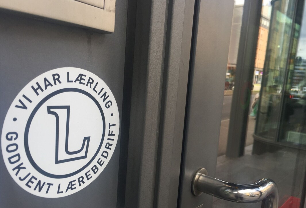Den relativt lave fullføringsgraden på yrkesfag kan ha sammenheng med mangel på læreplasser, slår en SSB-rapport fast. Den relativt lave fullføringsgraden på yrkesfag kan ha sammenheng med mangel på læreplasser, slår en SSB-rapport fast.
