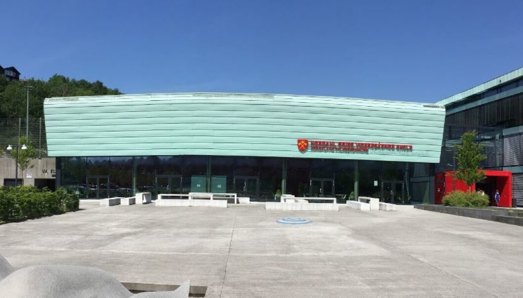 En elev ved Nordahl Grieg videregående skole i Bergen er korona-smittet. En elev ved Nordahl Grieg videregående skole i Bergen er korona-smittet.