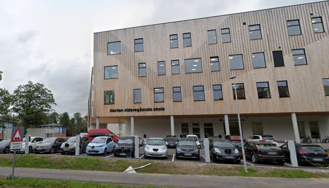 Skal vi sanksjonere med nedsett karakter i orden og atferd, blir det som sagt etter gjentekne brot, seier Horten vgs-rektoren. Skal vi sanksjonere med nedsett karakter i orden og atferd, blir det som sagt etter gjentekne brot, seier Horten vgs-rektoren.