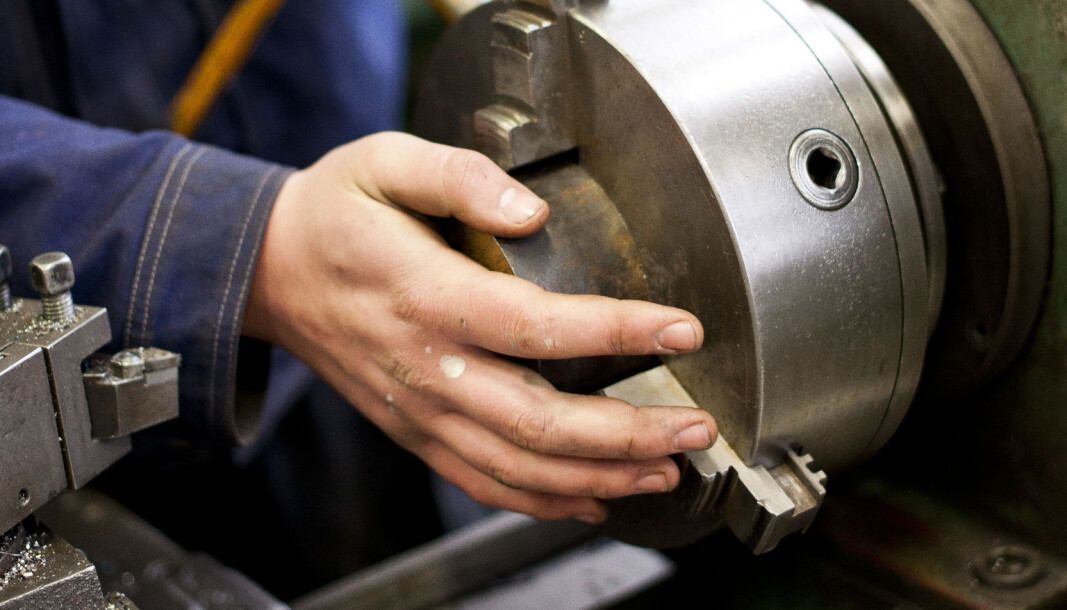 Vestland fylkeskommune kan redusere kostnadane til vidaregåande opplæring ved å leggje opp til at færre elevar tek yrkesfag, foreslår direktøren for opplæring og kompetanse. Vestland fylkeskommune kan redusere kostnadane til vidaregåande opplæring ved å leggje opp til at færre elevar tek yrkesfag, foreslår direktøren for opplæring og kompetanse.