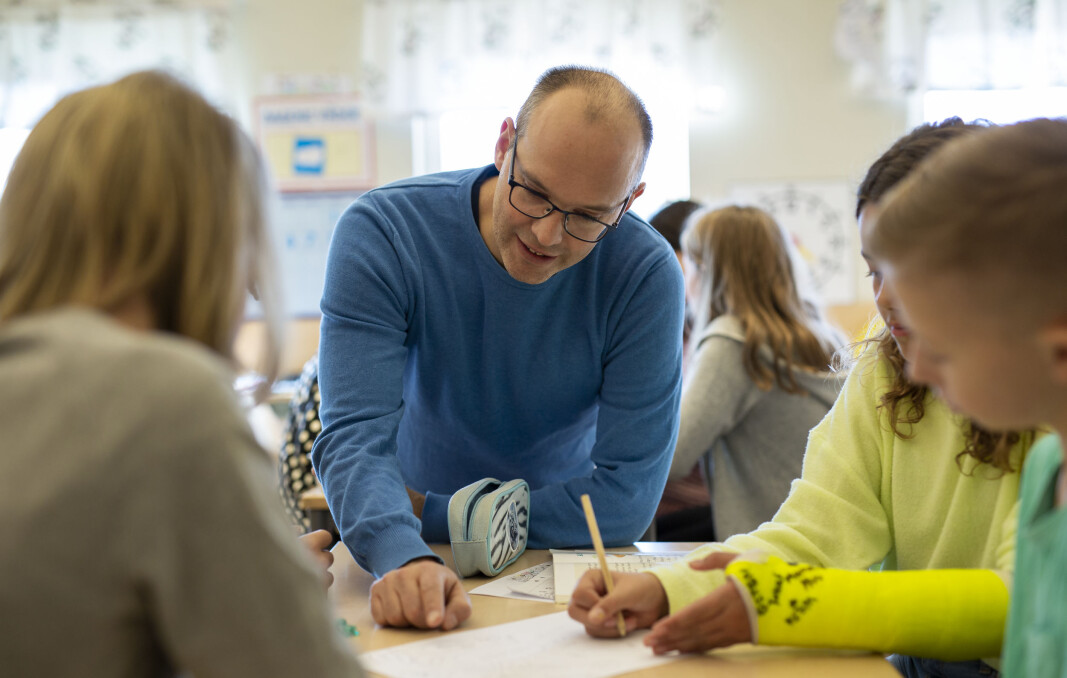 Vi er alle tjent med en sterk lærerprofesjon som med medmenneskelige verdier og pedagogisk klokskap kan stå imot økonomiske krefter som ønsker å styre skolens innhold, skriver Eli Smeplass Vi er alle tjent med en sterk lærerprofesjon som med medmenneskelige verdier og pedagogisk klokskap kan stå imot økonomiske krefter som ønsker å styre skolens innhold, skriver Eli Smeplass