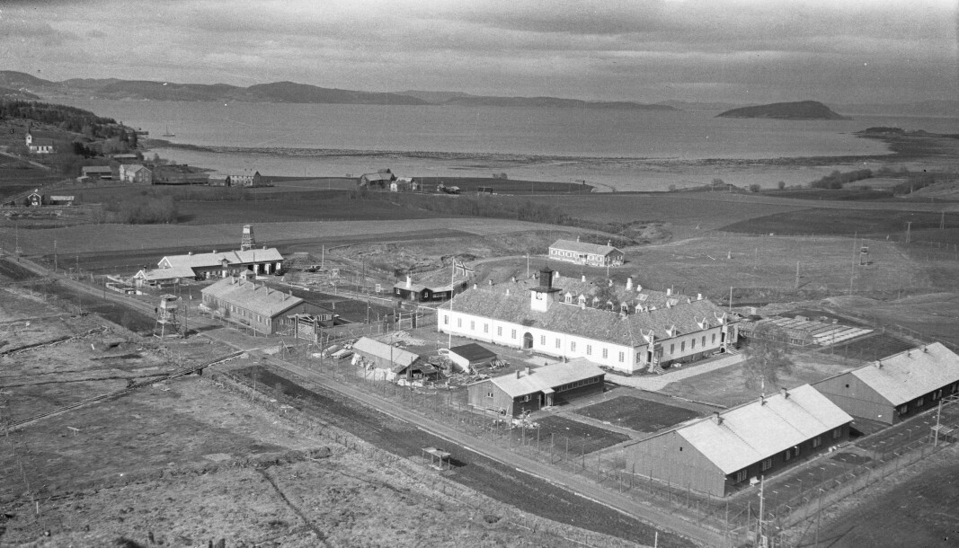 Falstad fangeleir ved Levanger ble også brukt som transittleir for jøder høsten 1942. Bildet er tatt 12. mai 1945, fire dager etter frigjøringen. Falstad fangeleir ved Levanger ble også brukt som transittleir for jøder høsten 1942. Bildet er tatt 12. mai 1945, fire dager etter frigjøringen.