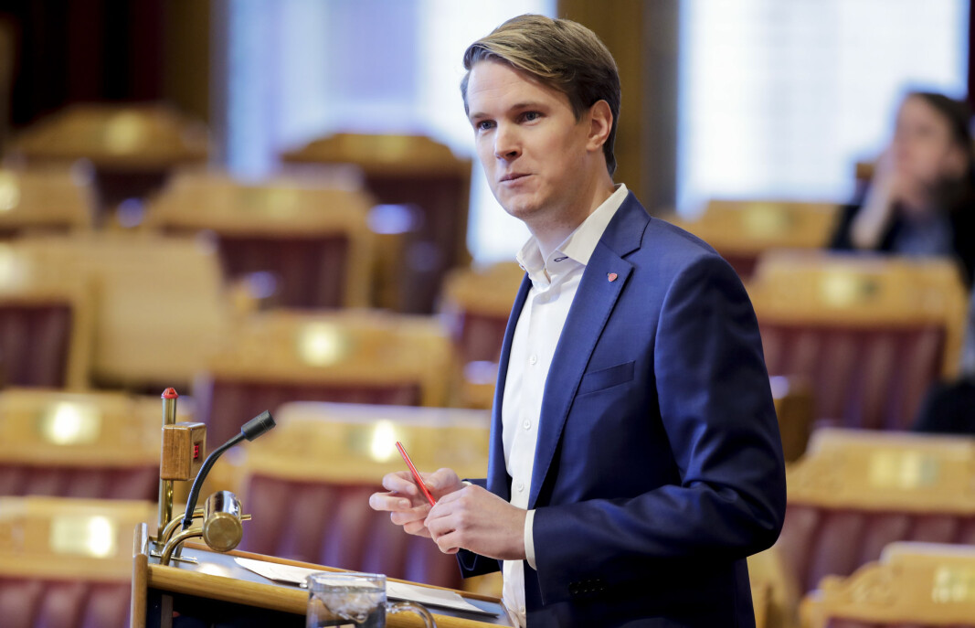 Torstein Tvedt Solberg (Ap) mener regjeringen kommer med tomme løfter i statsbudsjettet. Torstein Tvedt Solberg (Ap) mener regjeringen kommer med tomme løfter i statsbudsjettet.