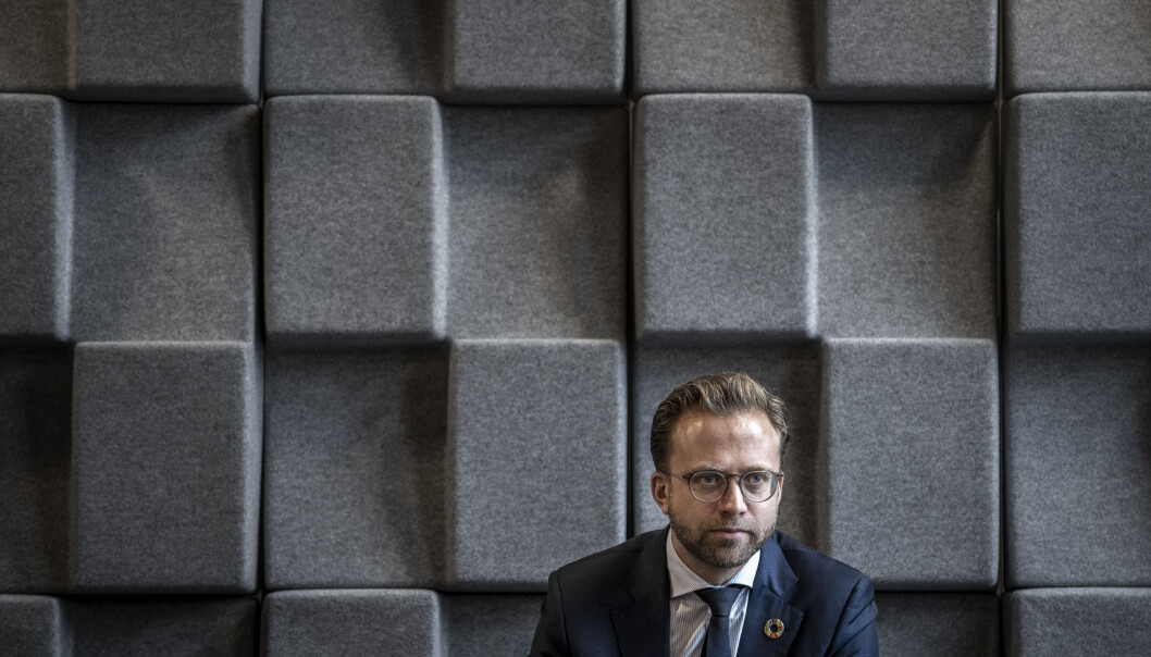 – Vi er fornøyd med at det var mulig å oppnå et resultat innenfor frontfagsrammen på 1,7 prosent, sier kommunal- og moderniseringsminister Nikolai Astrup (H) om lønnsoppgjøret i staten. – Vi er fornøyd med at det var mulig å oppnå et resultat innenfor frontfagsrammen på 1,7 prosent, sier kommunal- og moderniseringsminister Nikolai Astrup (H) om lønnsoppgjøret i staten.