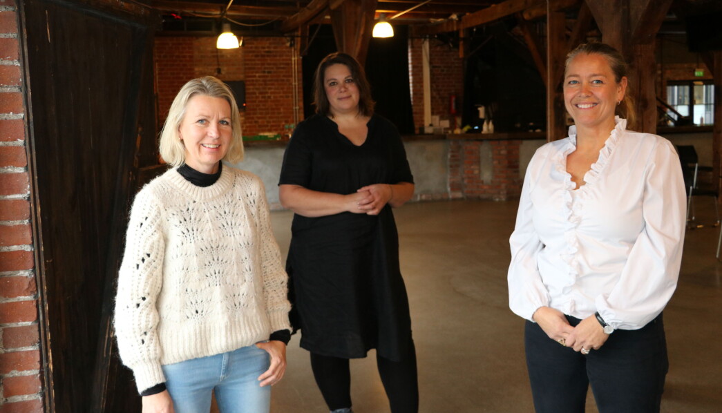 Daglig leder Anette Wilhelmsen i Ekornheim barnehage i Drammen og Pia Halvorsen i Den blå Appelsin Kanvas-barnehage i Oslo forteller rørende historier om de stille barna som blomstret i små grupper. Pedagogisk leder Hilde Strøm i Nørsnes kystbarnehage i Asker sier de voksne fant igjen lekenheten og var mye mer til stede i barns lek enn før. Daglig leder Anette Wilhelmsen i Ekornheim barnehage i Drammen og Pia Halvorsen i Den blå Appelsin Kanvas-barnehage i Oslo forteller rørende historier om de stille barna som blomstret i små grupper. Pedagogisk leder Hilde Strøm i Nørsnes kystbarnehage i Asker sier de voksne fant igjen lekenheten og var mye mer til stede i barns lek enn før.