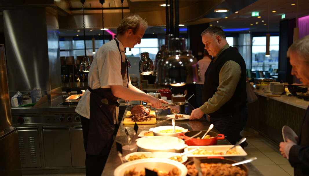 Stadig færre lærlinger er permittert, men det er fortsatt i hotell- og restaurantbransjen det er flest permitterte lærlinger. Illustrasjonsfoto: Snorre Schjønberg Stadig færre lærlinger er permittert, men det er fortsatt i hotell- og restaurantbransjen det er flest permitterte lærlinger. Illustrasjonsfoto: Snorre Schjønberg