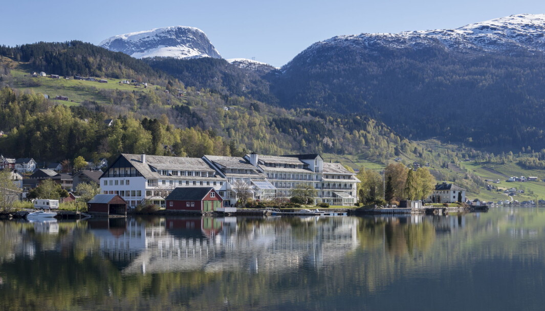 Flere hoteller tar ikke inn nye lærlinger nå. Illustrasjonsfoto av Brakanes hotel. Flere hoteller tar ikke inn nye lærlinger nå. Illustrasjonsfoto av Brakanes hotel.