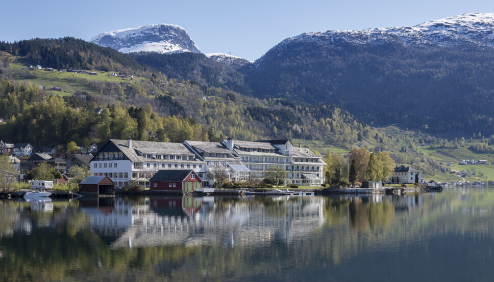 Flere hoteller tar ikke inn nye lærlinger nå. Illustrasjonsfoto av Brakanes hotel. Flere hoteller tar ikke inn nye lærlinger nå. Illustrasjonsfoto av Brakanes hotel.