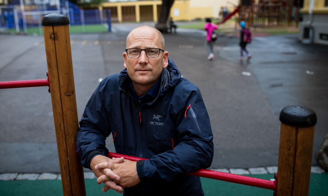 Leder i Utdanningsforbundet, Steffen Handal mener det er vanskelig å forstå at ikke smitteverntiltakene også strammes inn på skoler og i barnehager. Leder i Utdanningsforbundet, Steffen Handal mener det er vanskelig å forstå at ikke smitteverntiltakene også strammes inn på skoler og i barnehager.
