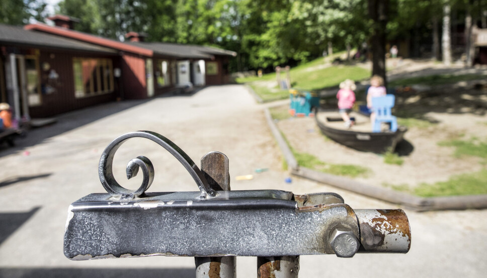 Å holde barnehager og skoler åpne under pandemien er også krevende for lederne