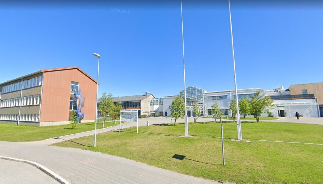 Alta videregående skole og de andre videregående skolene i Finnmark og Troms stenger i minst to uker. Alta videregående skole og de andre videregående skolene i Finnmark og Troms stenger i minst to uker.