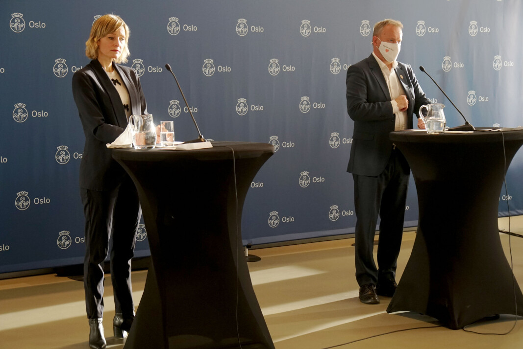 De nye strenge tiltakene skal foreløpig gjelde i tre uker, forklarte Inga Marte Thorkildsen og Raymond Johansen De nye strenge tiltakene skal foreløpig gjelde i tre uker, forklarte Inga Marte Thorkildsen og Raymond Johansen