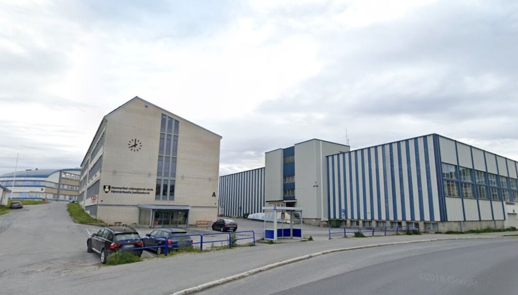 Hammerfest vgs og alle de andre skolene i Troms og Finnmark innfører hjemmeundervisning fra mandag. Det er Utdanningsdirektøren kritisk til. Hammerfest vgs og alle de andre skolene i Troms og Finnmark innfører hjemmeundervisning fra mandag. Det er Utdanningsdirektøren kritisk til.