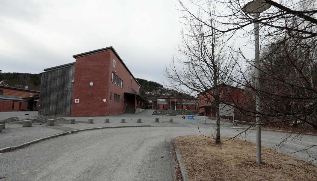 Alle grunnskoler, som Gullhaug skole i Bærum, er satt på gult nivå.