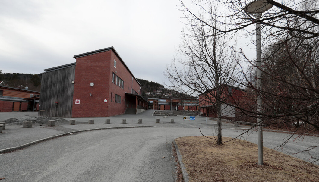 Alle grunnskoler, som Gullhaug skole i Bærum, er satt på gult nivå. Alle grunnskoler, som Gullhaug skole i Bærum, er satt på gult nivå.