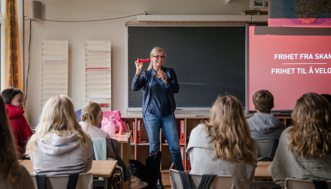Det gir ingen positive effekter på trivsel eller lavere fravær med ekstra timer med helsesykepleier i skolen. Det gir ingen positive effekter på trivsel eller lavere fravær med ekstra timer med helsesykepleier i skolen.