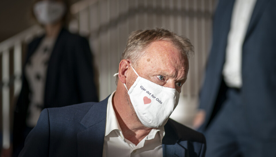 Byrådsleder Raymond Johansen vurdere strengere smittetiltak ved enkelte skoler i Oslo.