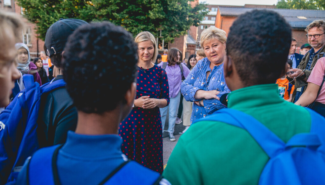 Fylkestopper fra ti fylker krever at Guri Melby og Erna Solberg stopper planene om en ny nasjonal inntaksordning i videregående. Her er Melby og Solberg på første skoledag på Lakkegata skole i høst. Fylkestopper fra ti fylker krever at Guri Melby og Erna Solberg stopper planene om en ny nasjonal inntaksordning i videregående. Her er Melby og Solberg på første skoledag på Lakkegata skole i høst.
