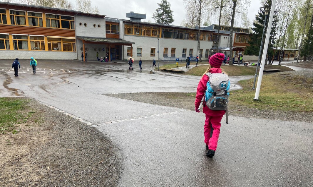 Skolene i Nordre Follo i Viken gir foreldre muligheten til å ta tidligere juleferie i år på grunn av koronapandemien. Bildet er fra Østli skole i Oppegård. Skolene i Nordre Follo i Viken gir foreldre muligheten til å ta tidligere juleferie i år på grunn av koronapandemien. Bildet er fra Østli skole i Oppegård.