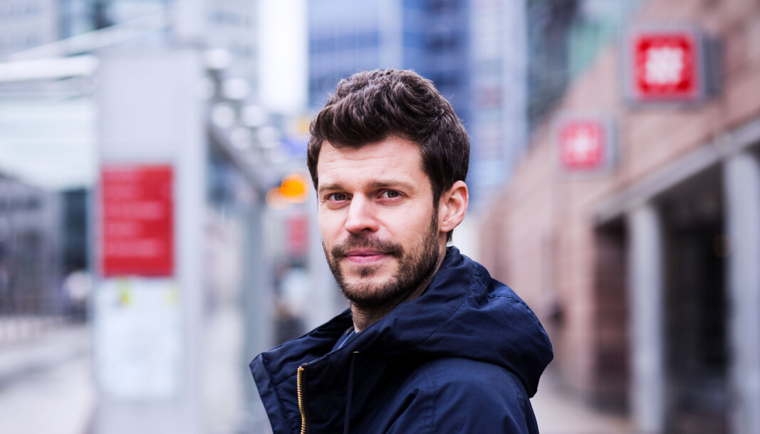 Rødt-leder Bjørnar Moxnes sier kommersielle konserner tåkelegger pengestrømmene. Rødt-leder Bjørnar Moxnes sier kommersielle konserner tåkelegger pengestrømmene.