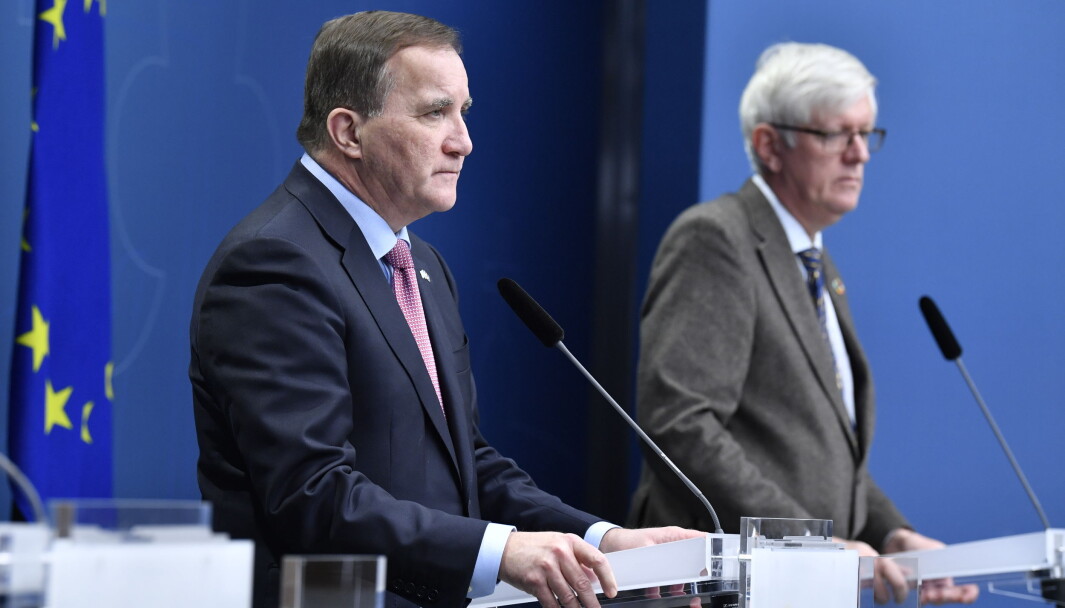Statsminister Stefan Löfven (S) og Folkhälsomyndighetens generaldirektør Johan Carlson informerer i dag den svenske befolkningen om at de videregående skolene stenger fra og med mandag. Statsminister Stefan Löfven (S) og Folkhälsomyndighetens generaldirektør Johan Carlson informerer i dag den svenske befolkningen om at de videregående skolene stenger fra og med mandag.