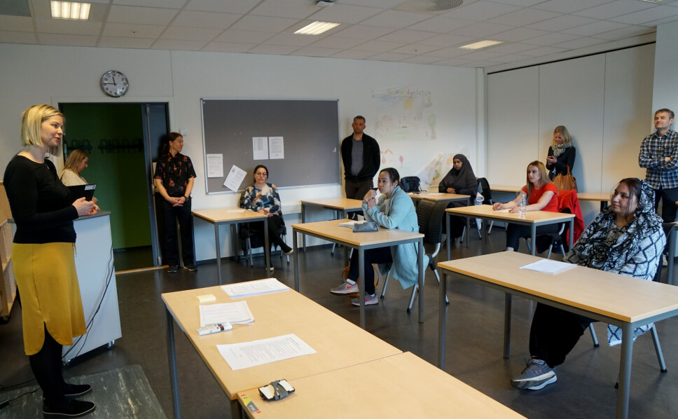Kunnskaps- og integreringsminister Guri Melby på besøk på Lørenskog voksenopplæring tidligere i år.